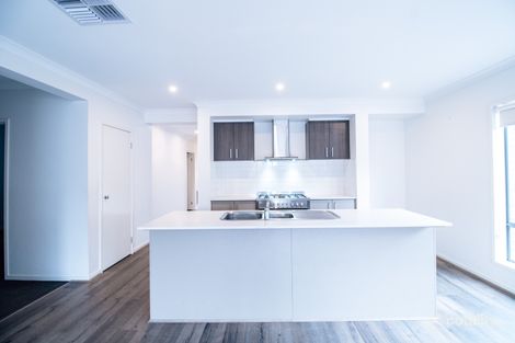 Property photo of 49 Peppertree Parade Craigieburn VIC 3064