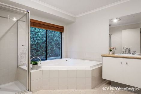 Property photo of 4 Osmington Circle Narre Warren South VIC 3805