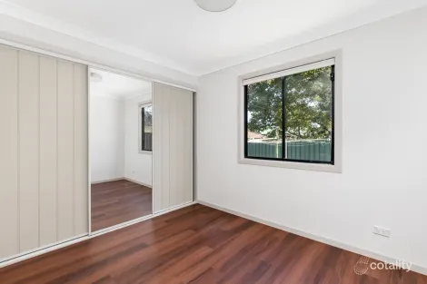 Property photo of 158A Explorers Way St Clair NSW 2759