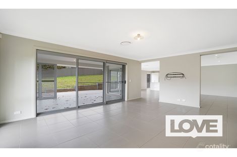 Property photo of 27 Waterside Drive Fletcher NSW 2287