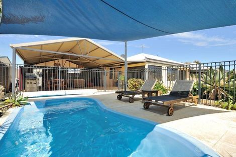 25 Chinchilla Pkwy, Port Kennedy, WA 6172