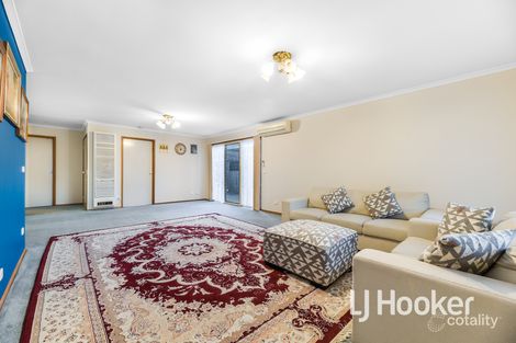 Property photo of 5 Banyalla Drive Cranbourne West VIC 3977