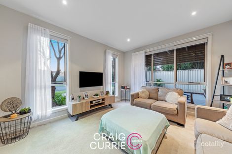 Property photo of 21 Flinders Chase Pakenham VIC 3810