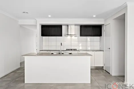 Property photo of 4 Austral Street Beveridge VIC 3753