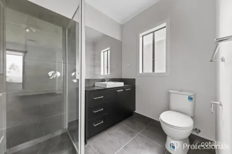 Property photo of 34 Midollo Avenue Tarneit VIC 3029