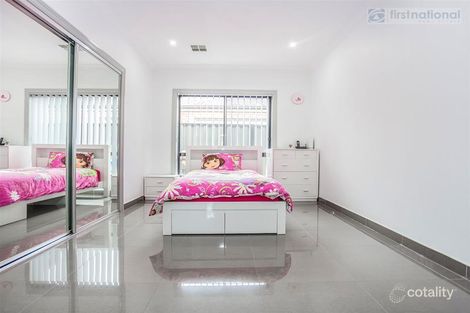 Property photo of 4 Massei Close Roxburgh Park VIC 3064