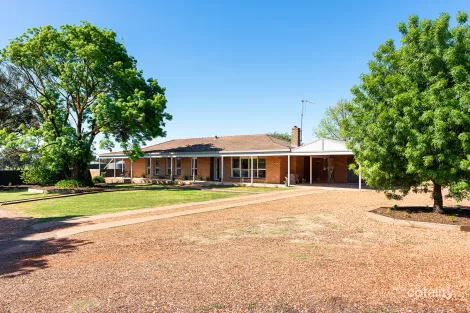 33 Edwards Rd, Eddington, VIC 3472