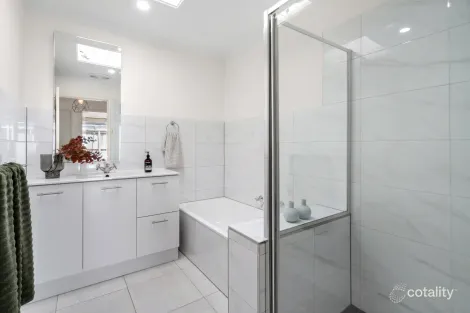 Property photo of 1 Amber Court Pascoe Vale VIC 3044