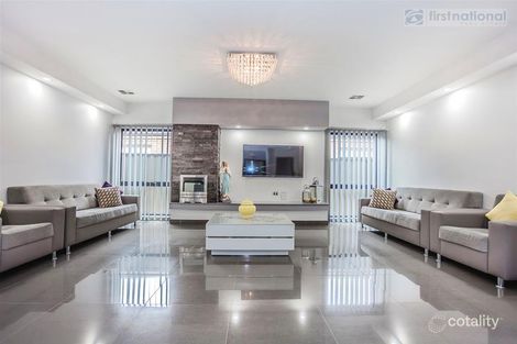 Property photo of 4 Massei Close Roxburgh Park VIC 3064