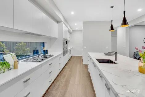 Property photo of 24 Dawnview Crescent Roxburgh Park VIC 3064