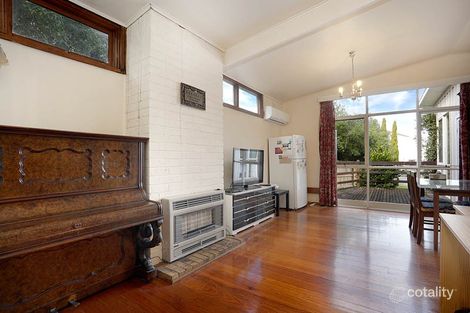 Property photo of 28 Durward Avenue Glen Waverley VIC 3150