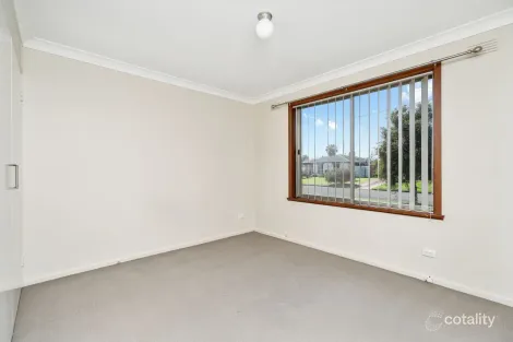 Property photo of 2 Huron Crescent Lake Albert NSW 2650