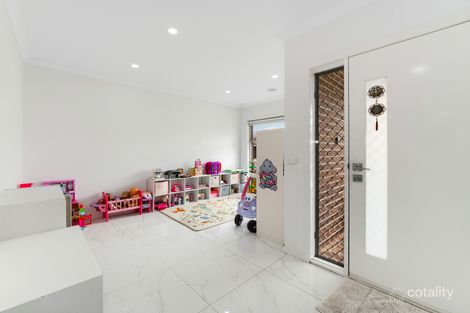 Property photo of 50 Scotland Circuit Cranbourne West VIC 3977