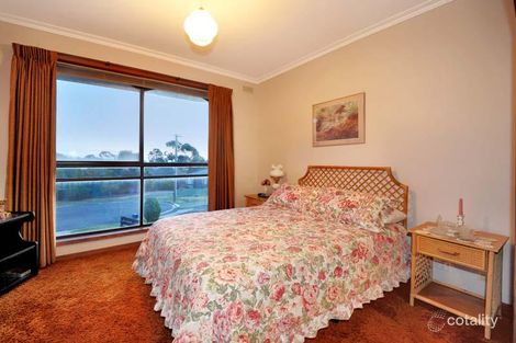Property photo of 4 Moonlight Court Black Hill VIC 3350
