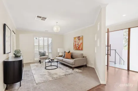 Property photo of 33 Collier Street Curtin ACT 2605