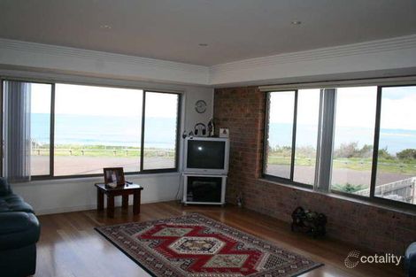 Property photo of 11 The Esplanade Caves Beach NSW 2281