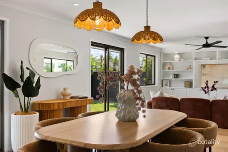 Property photo of 10 Pipit Parade Burleigh Waters QLD 4220