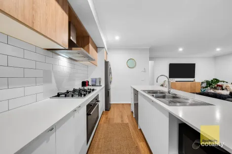 Property photo of 17 Madden Boulevard Tarneit VIC 3029