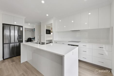 Property photo of 24 Hermosa Circuit Beaconsfield QLD 4740