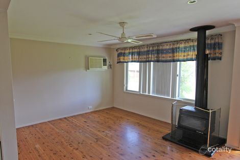 Property photo of 17 Buckingham Close Thornton NSW 2322