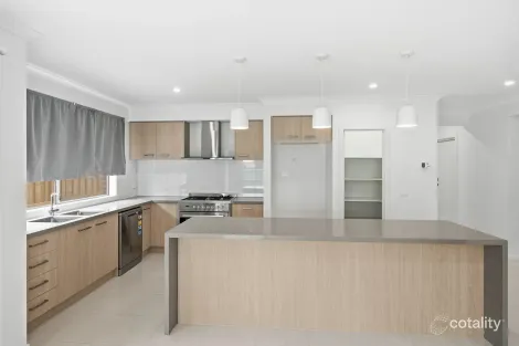 Property photo of 13 Forestmill Chase Werribee VIC 3030