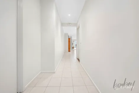 Property photo of 17 Peninsula Crescent Craigieburn VIC 3064