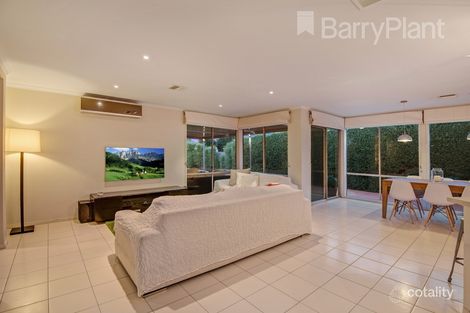 Property photo of 32 Hindmarsh Drive Manor Lakes VIC 3024