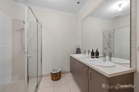 Property photo of 25 Pomegranate Way Pakenham VIC 3810