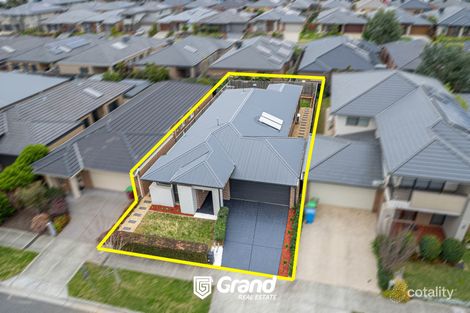 Property photo of 48 Strettle Crescent Cranbourne North VIC 3977