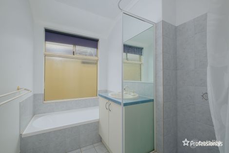 16 Bridgeman Dr, Bennett Springs, WA 6063