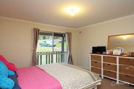 Property photo of 11 Koiyong Place Bolton Point NSW 2283