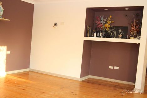 Property photo of 8 Paper Bark Place Macquarie Fields NSW 2564