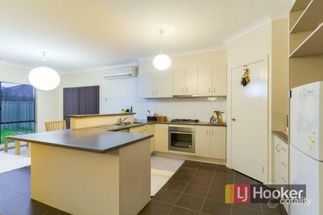 Property photo of 4 Cohens Way Pakenham VIC 3810
