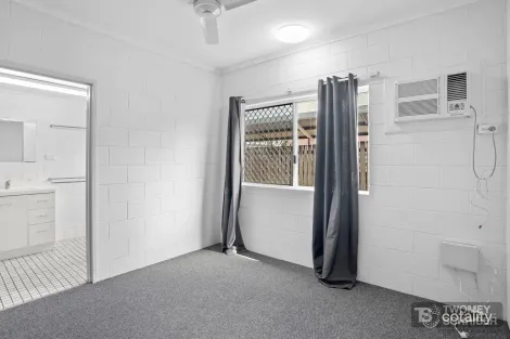 Property photo of 2/10 Springfield Crescent Manoora QLD 4870