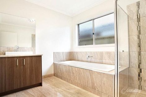 Property photo of 10 Amira Road Greenvale VIC 3059