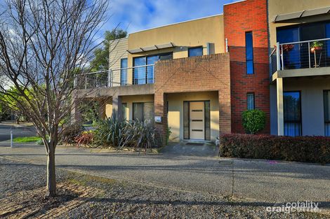 Property photo of 2 Stonebridge Lane Pakenham VIC 3810