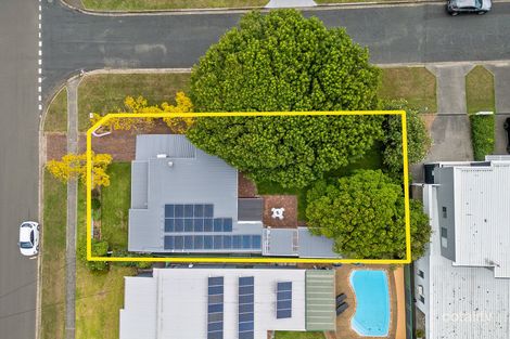 Property photo of 12 Boronia Avenue Windang NSW 2528