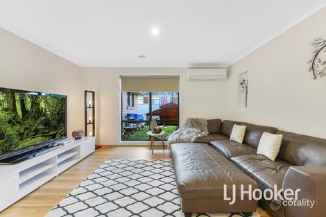 Property photo of 2 Ashwood Grove Pakenham VIC 3810