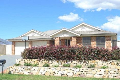 17 Strutt Cres, Metford, NSW 2323