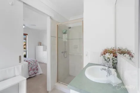 Property photo of 74 Kilsay Crescent Meadowbrook QLD 4131