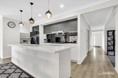 Property photo of 46 Basildon Crescent Strathtulloh VIC 3338