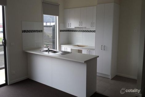 Property photo of 5/24 Healesville Loop Craigieburn VIC 3064