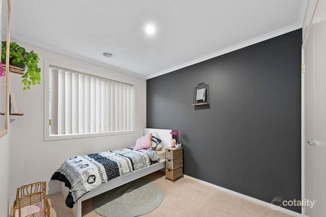 Property photo of 35 Thornbill Circuit Pakenham VIC 3810