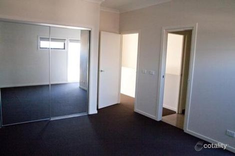 Property photo of 5/24 Healesville Loop Craigieburn VIC 3064