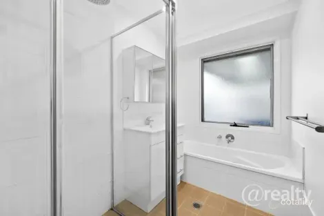 Property photo of 3 Seyton Place Rosemeadow NSW 2560