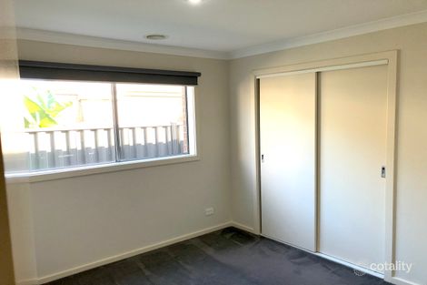 Property photo of 1/10 Flower Gum Crescent Tarneit VIC 3029
