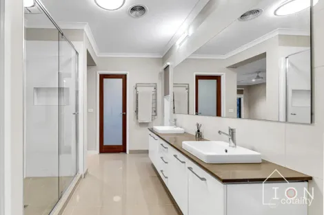 Property photo of 7 Strikeline Crescent Clyde North VIC 3978