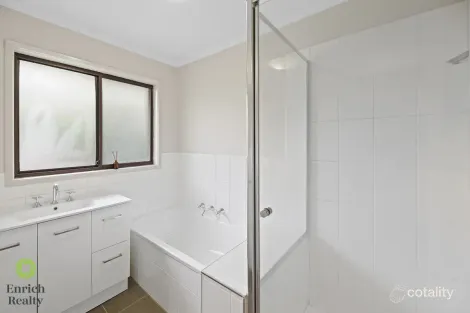 Property photo of 1/12-14 Somerset Drive Warragul VIC 3820
