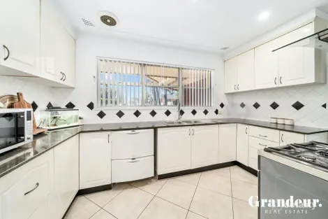 Property photo of 5 Sharland Place Smithfield NSW 2164