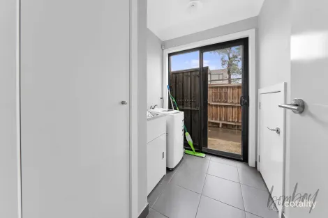 Property photo of 23 Denbigh Loop Mickleham VIC 3064